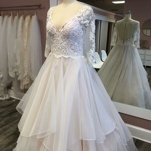 Mori Lee wedding gown size 14